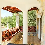Villa Hot Tub-fireplace-pets-sleeps 11-bbq-pool-parking Dalyan