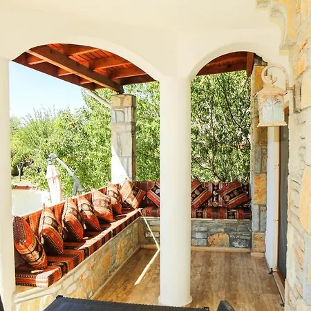 Vilă Hot Tub-fireplace-pets-sleeps 11-bbq-pool-parking Dalyan