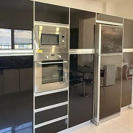 Willa Hot Tub-fireplace-pets-sleeps 11-bbq-pool-parking Dalyan