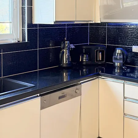 Hot Tub-fireplace-pets-sleeps 11-bbq-pool-parking Dalyan