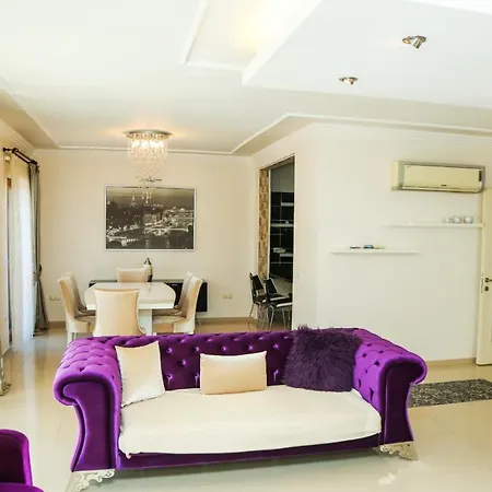Hot Tub-fireplace-pets-sleeps 11-bbq-pool-parking Villa *