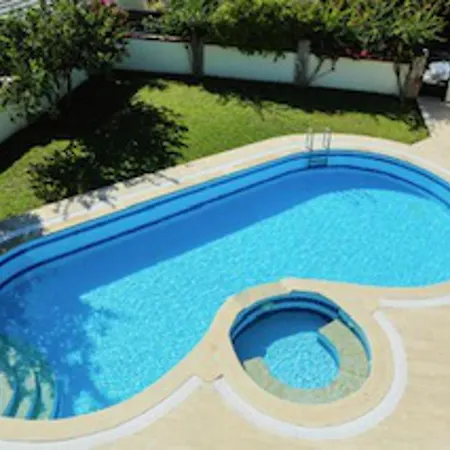 Hot Tub-fireplace-pets-sleeps 11-bbq-pool-parking * Dalyan