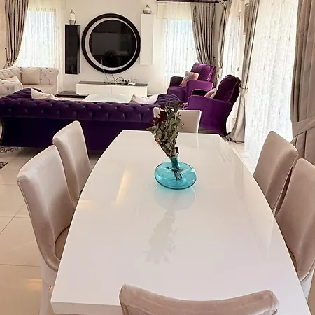 Hot Tub-fireplace-pets-sleeps 11-bbq-pool-parking Βίλα Dalyan