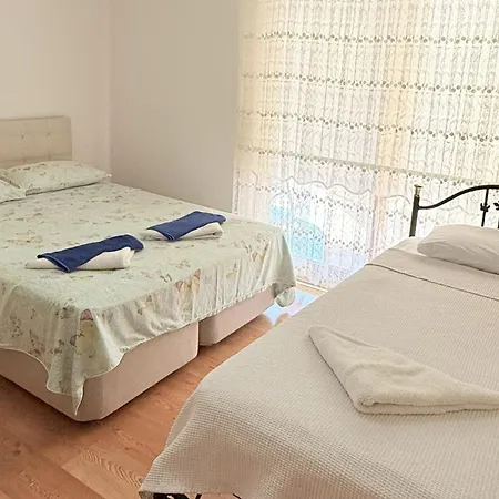 Hot Tub-fireplace-pets-sleeps 11-bbq-pool-parking *