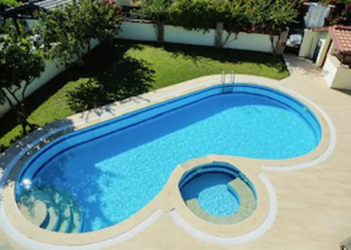 Hot Tub-fireplace-pets-sleeps 11-bbq-pool-parking * Dalyan